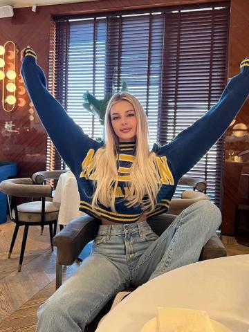 Анастасия Изысканная Блондинка